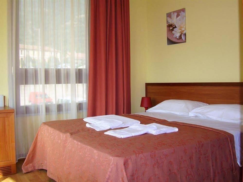 Hotel Palas Bruzolo Екстер'єр фото