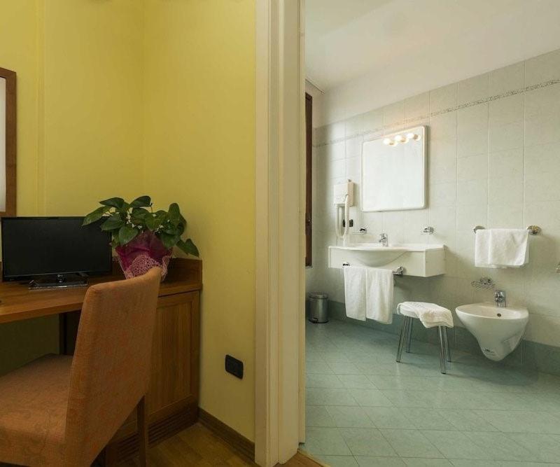 Hotel Palas Bruzolo Екстер'єр фото