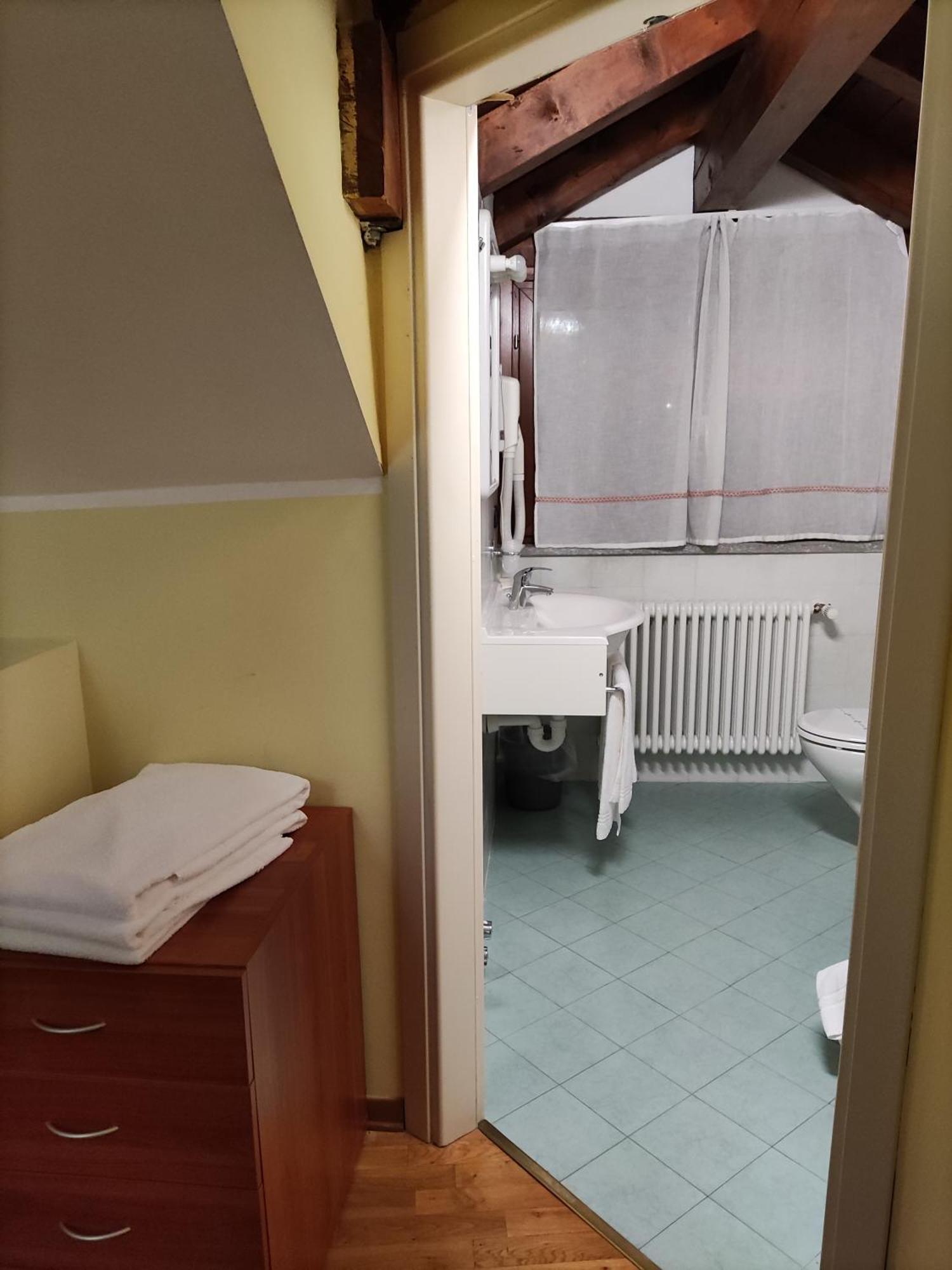 Hotel Palas Bruzolo Екстер'єр фото