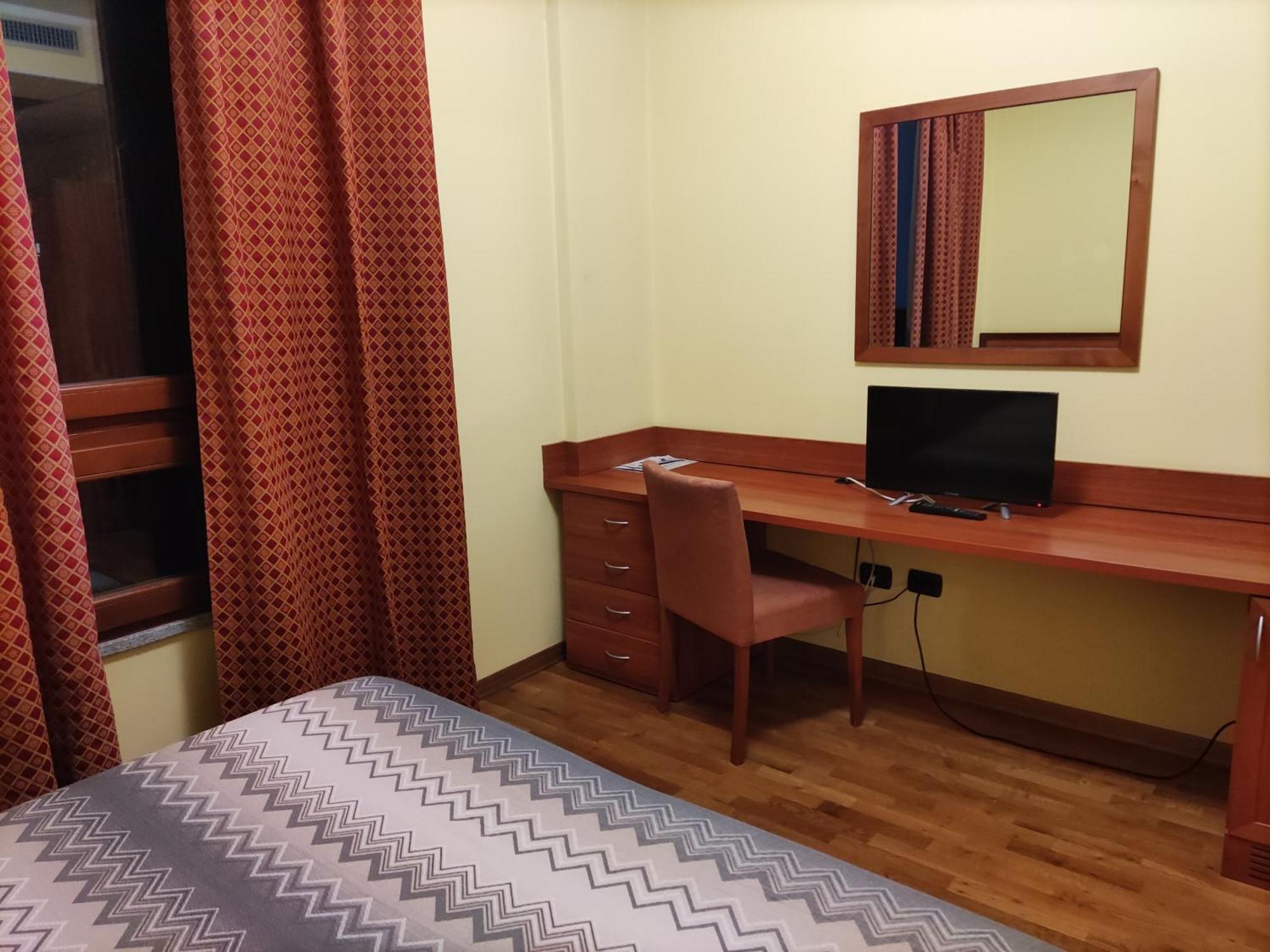 Hotel Palas Bruzolo Екстер'єр фото