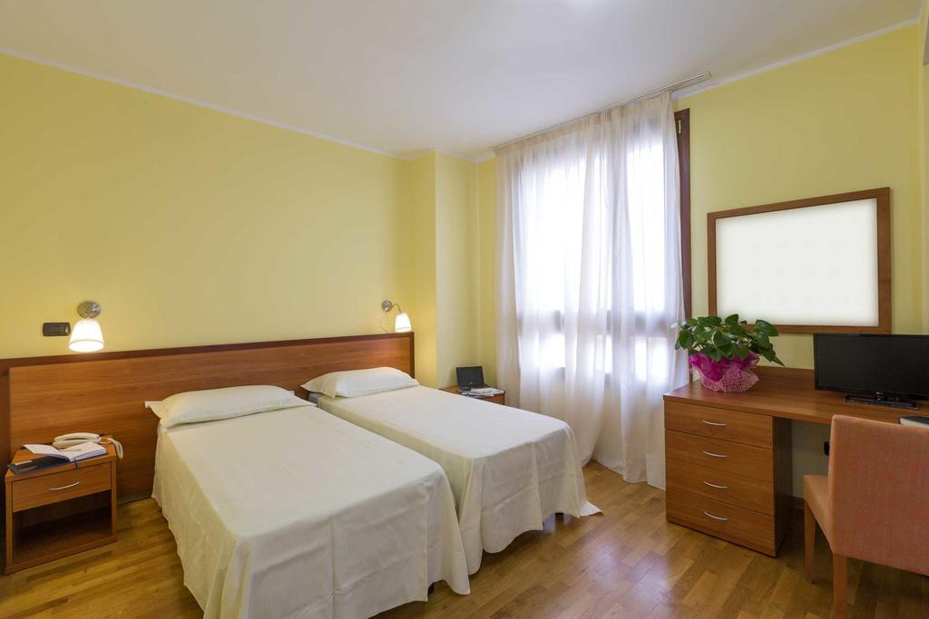 Hotel Palas Bruzolo Екстер'єр фото