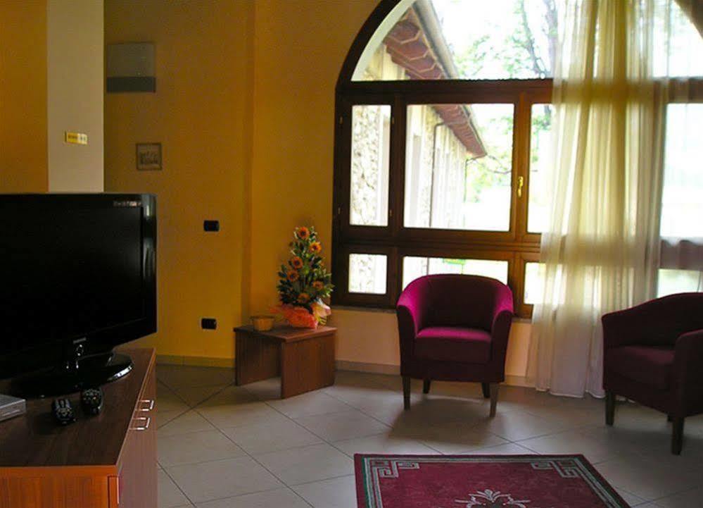 Hotel Palas Bruzolo Екстер'єр фото